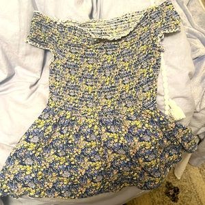 Abercrombie flared shirt, size xs, snug at top